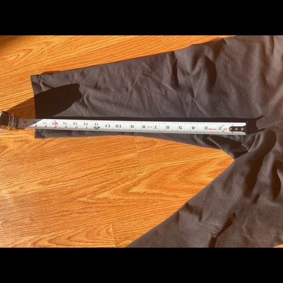 ALO Yoga orange and red band cropped capri black leggings size Medium - Picture 5 of 6